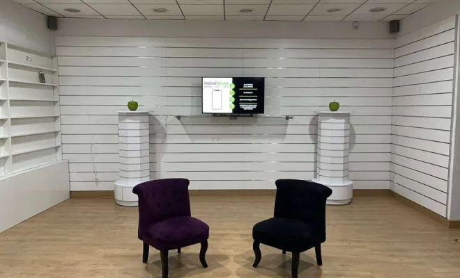 NOUVEAU MAGASIN RUE PIÉTONNE, Roanne, PHONE REVIVE